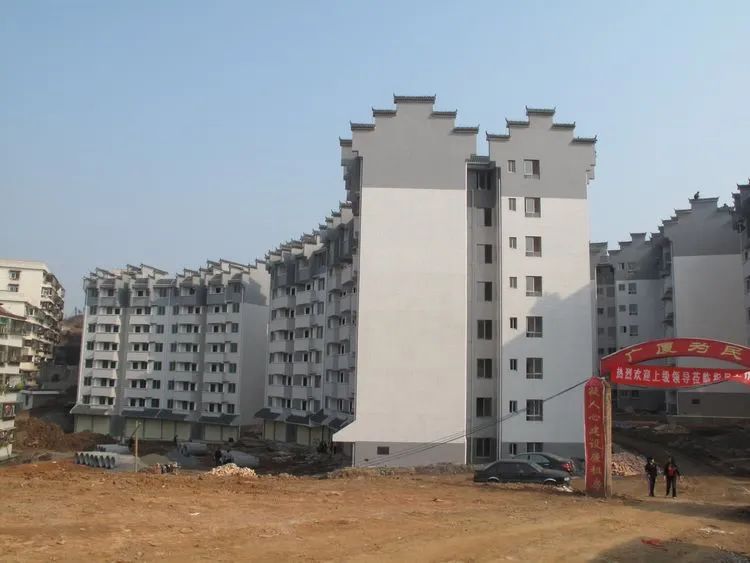 周建生:四十年拍摄一条街