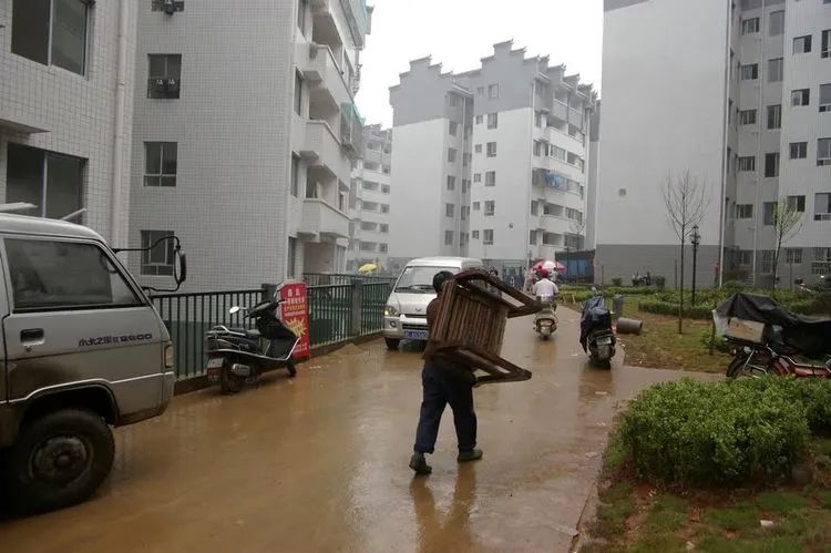 周建生:四十年拍摄一条街