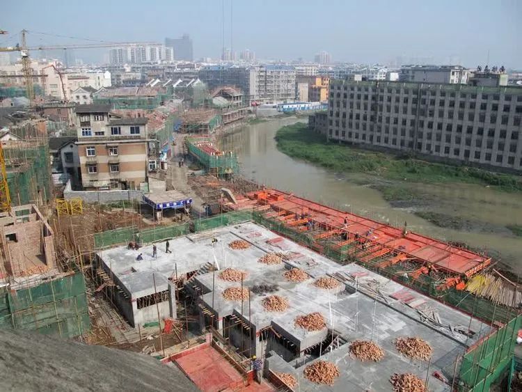 周建生:四十年拍摄一条街