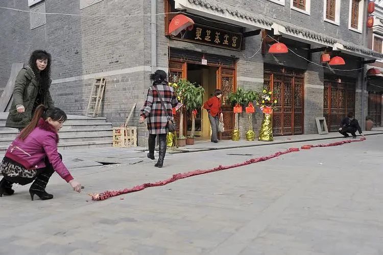 周建生:四十年拍摄一条街