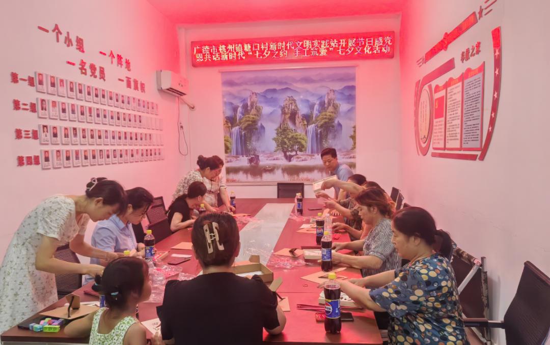 【节日感党恩 共话新时代】桃州镇妇联开展“七夕之约 手工筑爱”活动