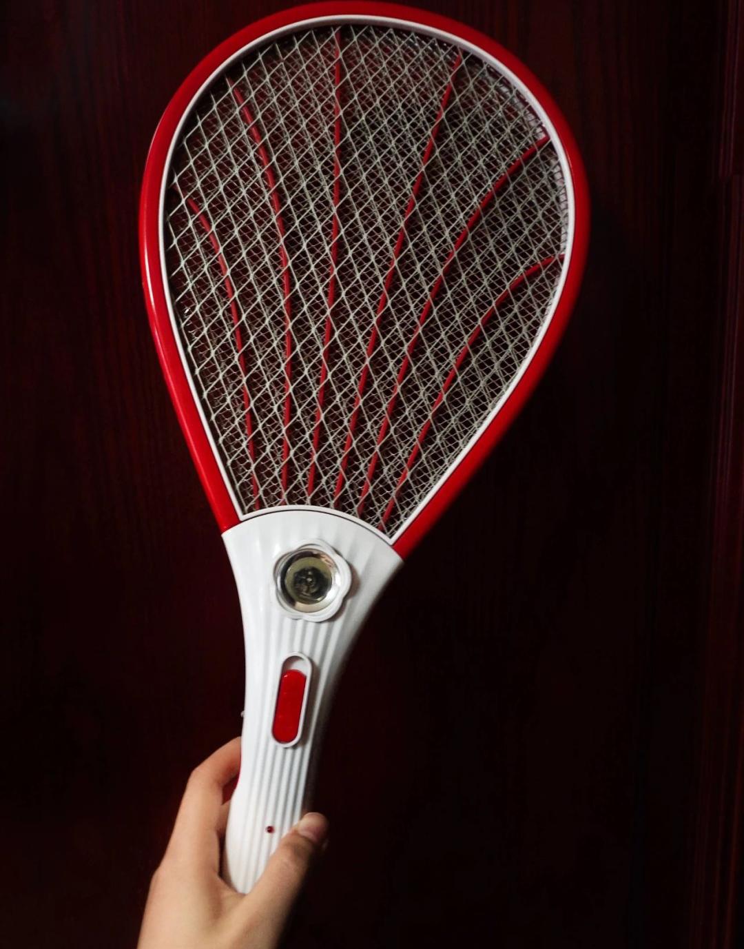 电蚊拍有几千伏,摸一下会触电吗?