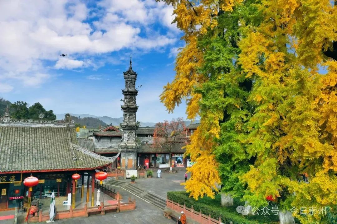 若去街子古镇游玩,便会听当地百姓讲:相传,街子古镇有座凤栖山,古代有