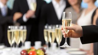 生意場上的酒文化：酒局中的智慧與策略
