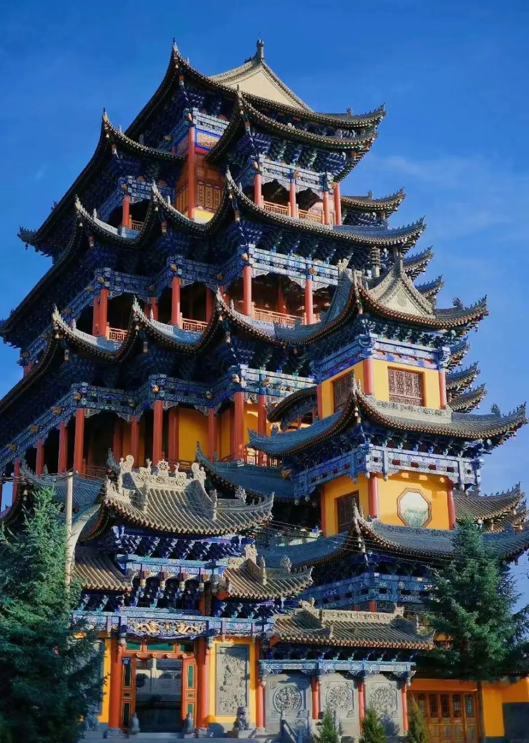 "天下王母第一宫"的王母宫,也有着千年佛窟,来一次平凉,仿佛穿越了