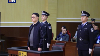 男子未购票欲强行进入景区，故意裸露身体，警方通报