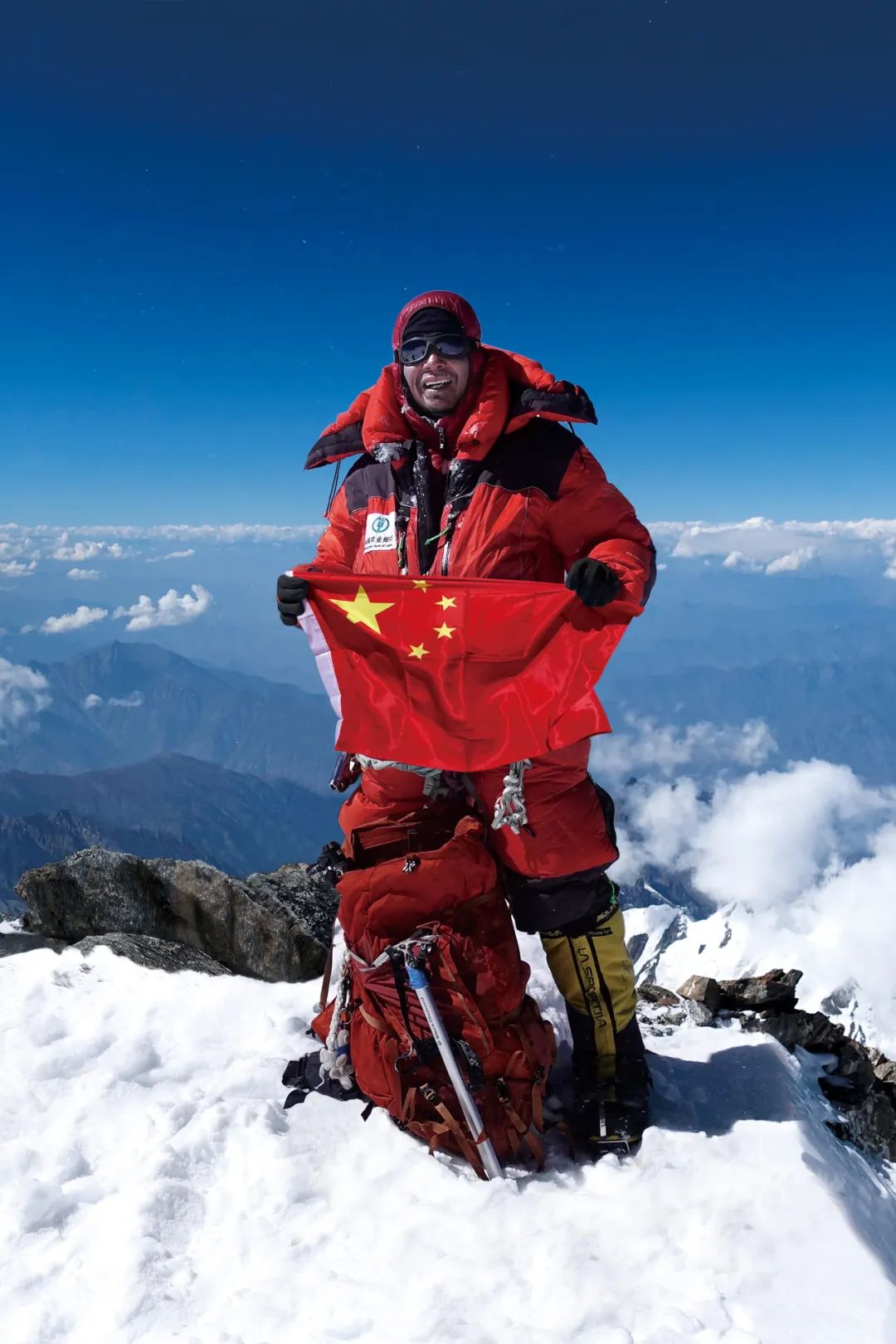 张梁登山图片