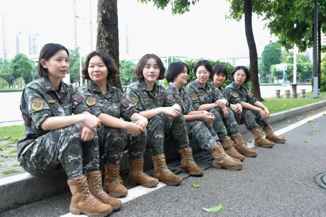 通信女兵照片图片