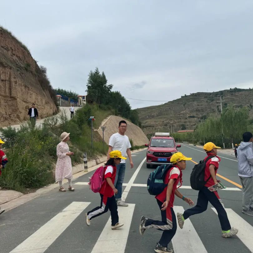 【最美一线员工】青年志愿者符仁杰:支教接力 筑梦东乡