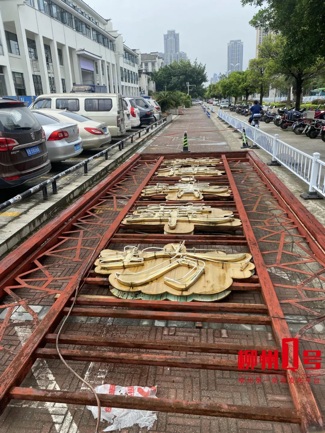 柳州一小区标志性名牌没了！业主急了：这怎么能拆呢？回应来了→_澎湃号·媒体_澎湃新闻-The Paper