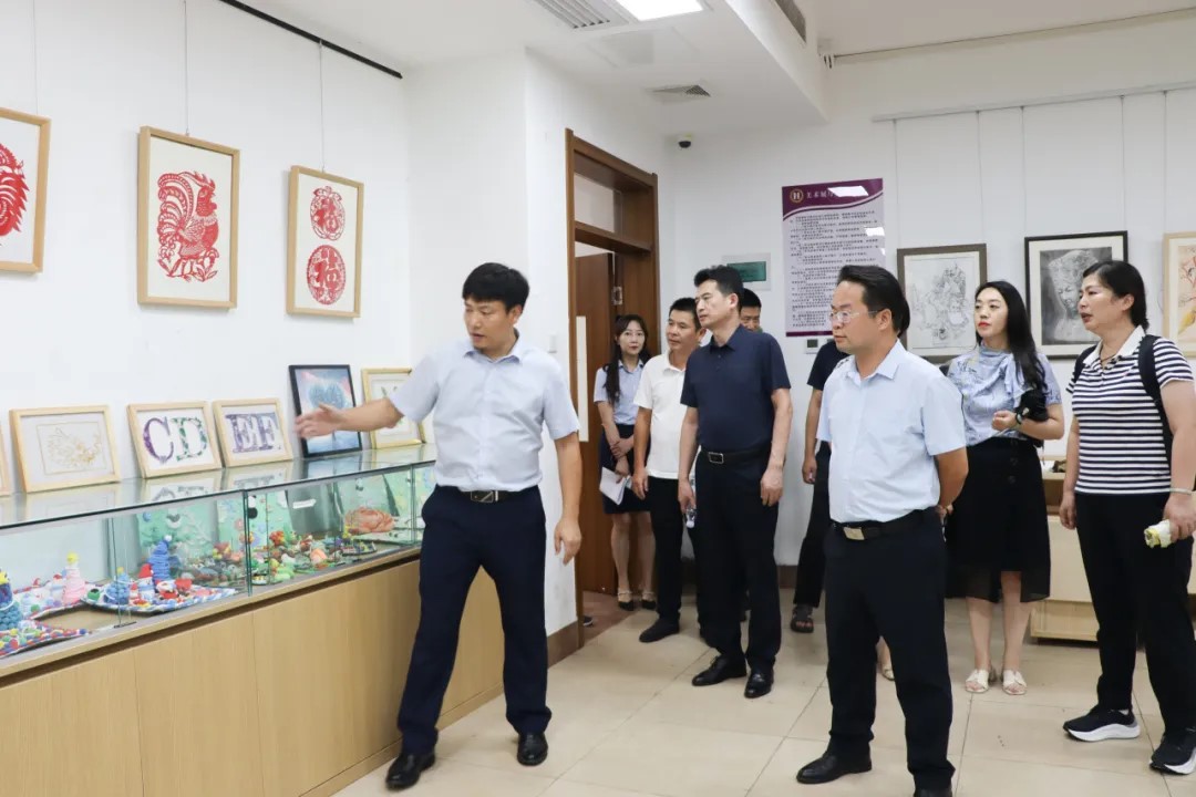 黄冈中学教育合作_西咸新区黄冈泾河学校调研_萍乡黄冈中学