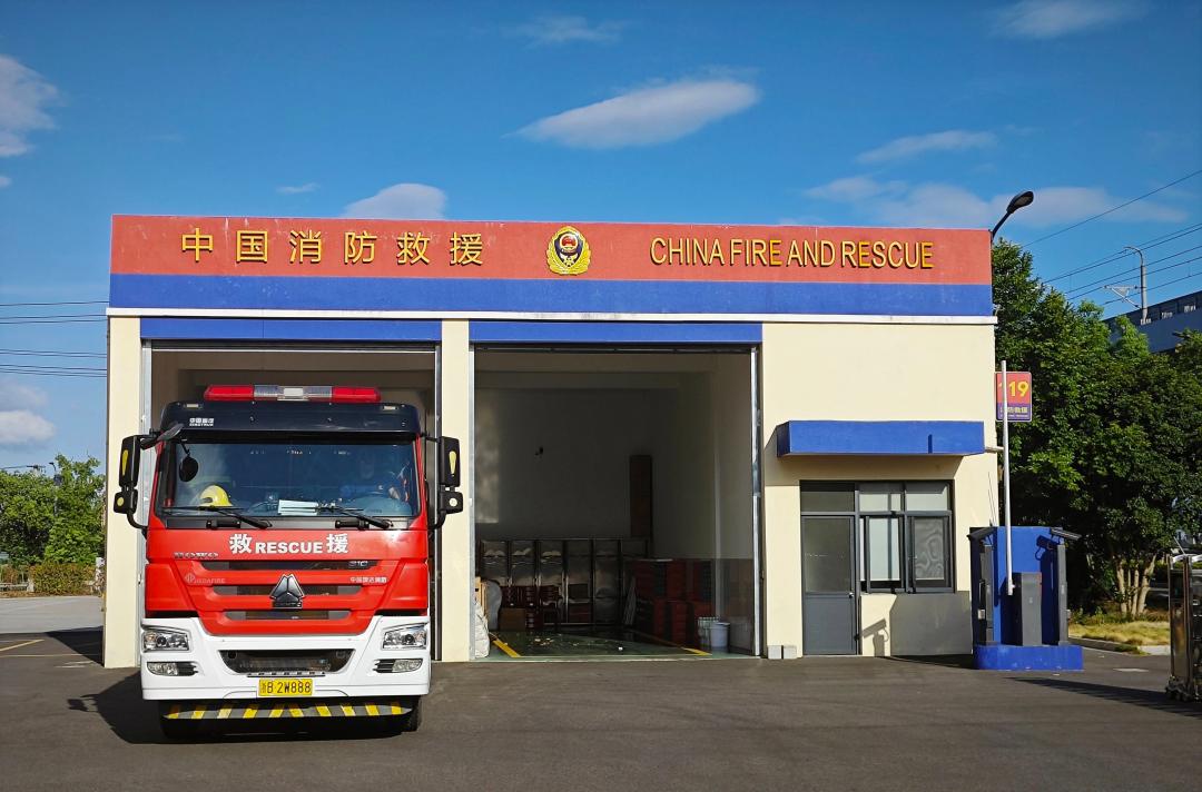 水罐消防车1辆,水罐泡沫车1辆,18米举高喷射消防车1辆,各类灭火救援