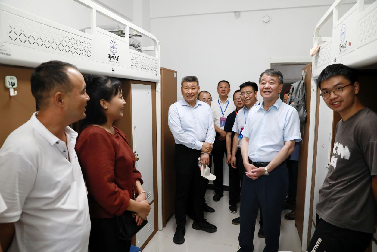 兰州大学党委书记马小洁,中国科学院院士,校长严纯华,副校长范宝军