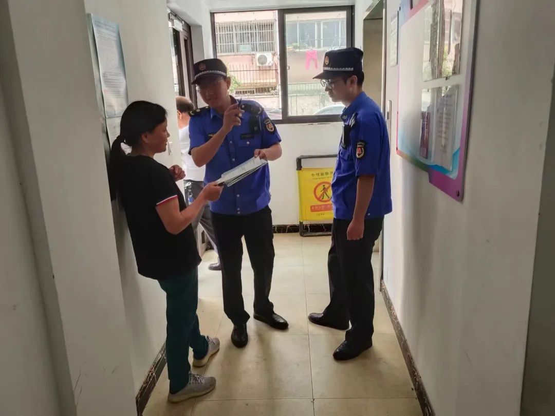 为提升社区安全水平,保护人民群众的生命财产安全,闵行区梅陇镇综合