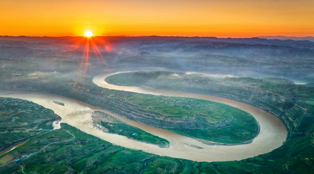 延川黄河乾坤湾景区官宣:9月1日起60岁以上(含60岁)老人门票免费啦!