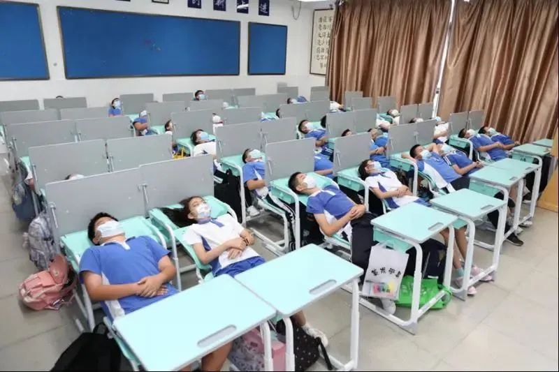 标准正式实施!深圳学生解锁"躺平午休"