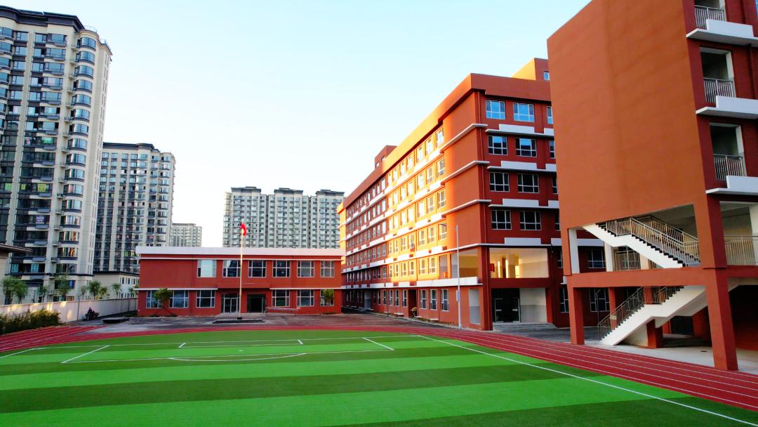 磁县第五实验小学位于朝阳北大街与利民路交叉口西北侧,占地面积25.