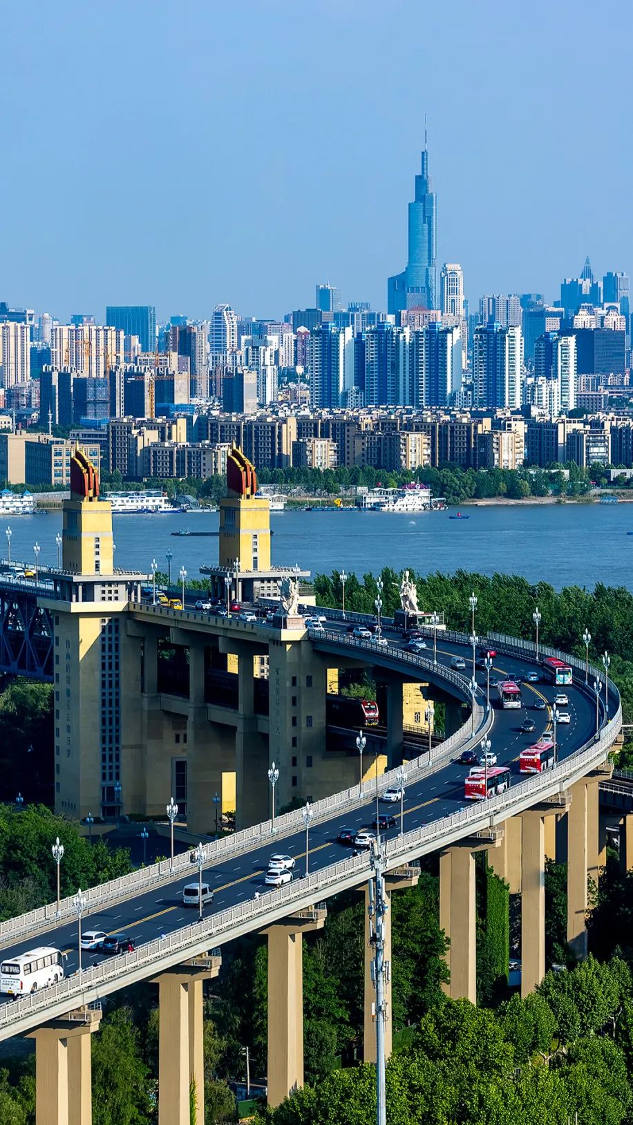 这是一座非同寻常的建筑,四季更替刻画时代印迹,南京长江大桥,是看见