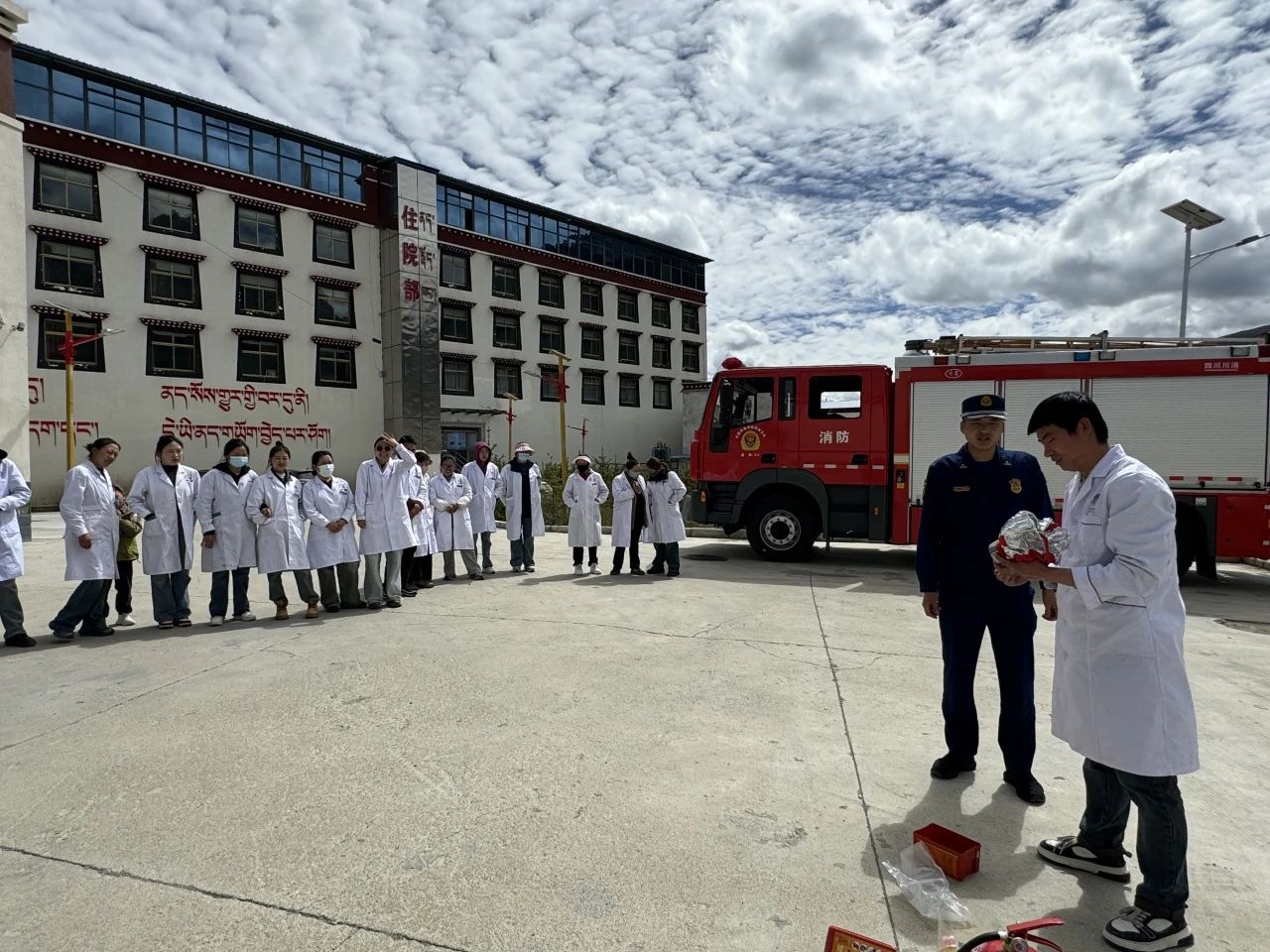 那曲市嘉黎县消防救援大队联合卫健委对全县医疗机构开展消防安全培训