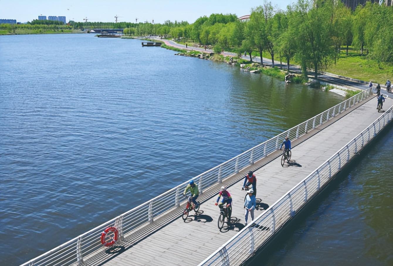 长春市伊通河畔:滨水绿道