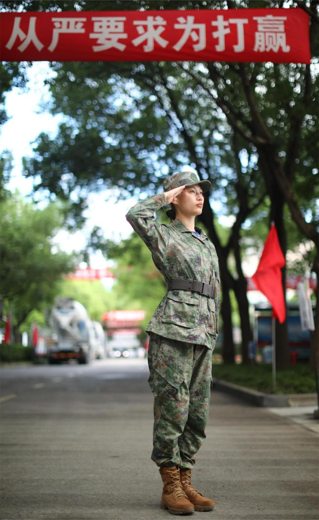 话务女兵选择浪花白