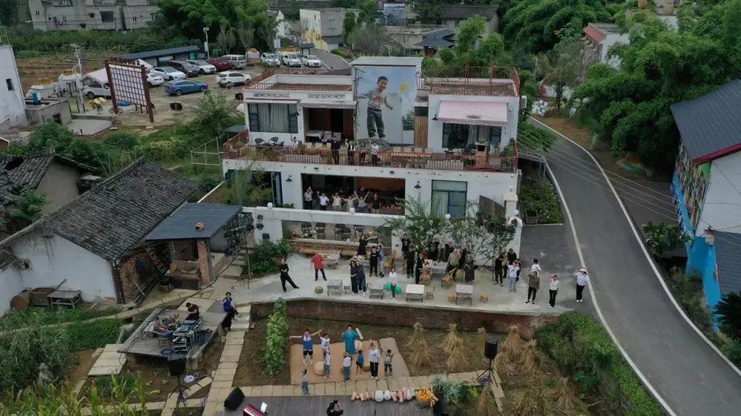 龙泉驿区：宝地胜景葡萄香 “客家村”书写乡村振兴美丽画卷