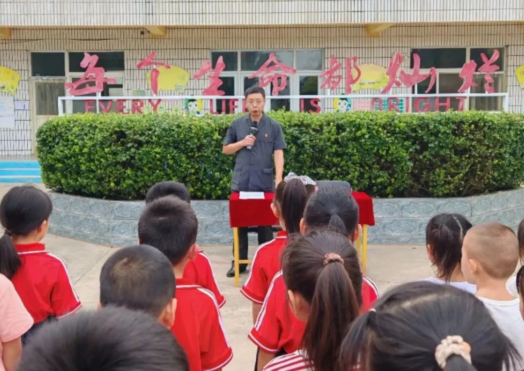 涞水小学校长图片