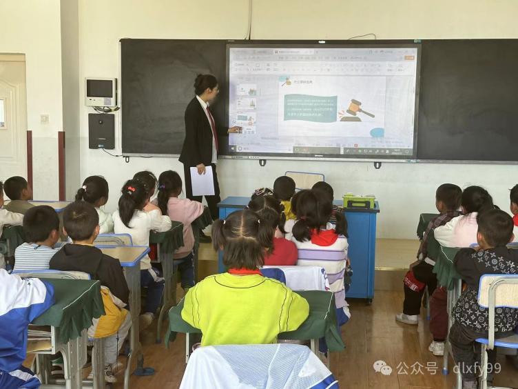 【开学第一课】开学第一课 敲响法治“上课铃”_澎湃号·政务_澎湃新闻-The Paper