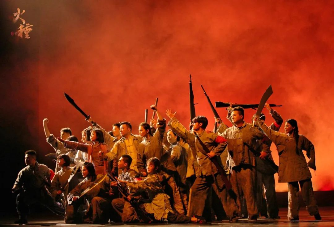 首演,带广大观众走进那段激情澎湃的岁月,重燃工人运动的红色记忆