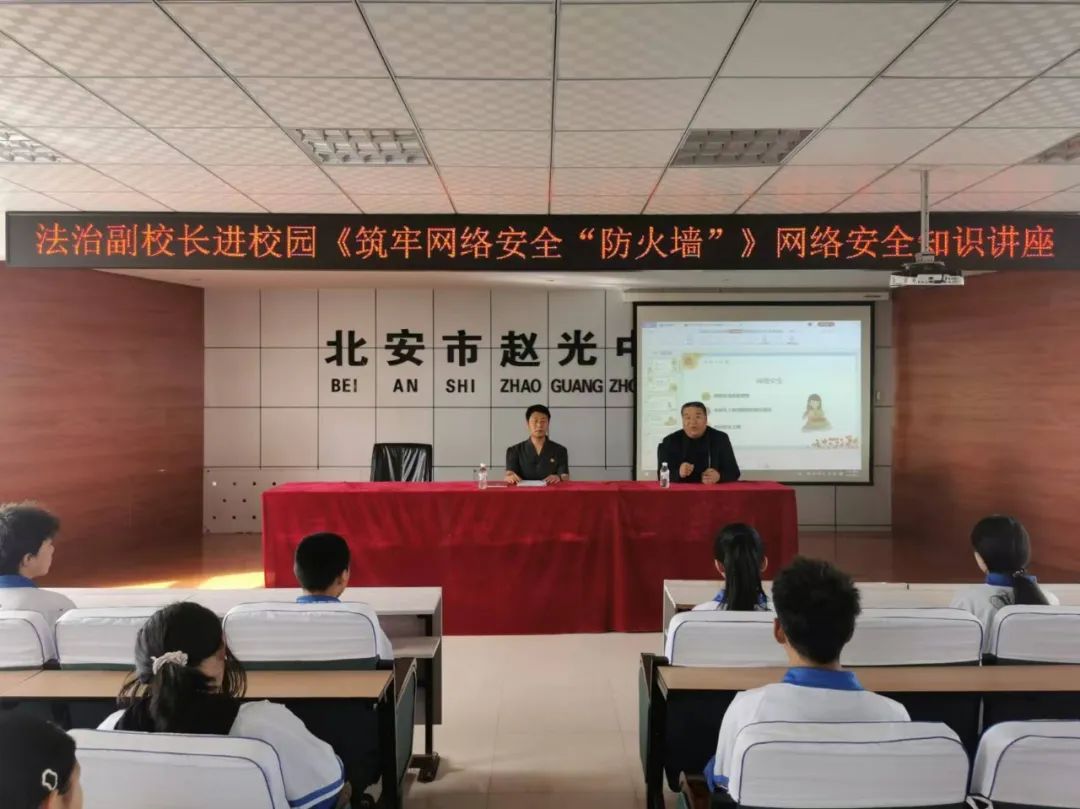 近日,北安法院赵光法庭负责人冯涛,赵光法庭副庭长冯忠泽分别走进赵光