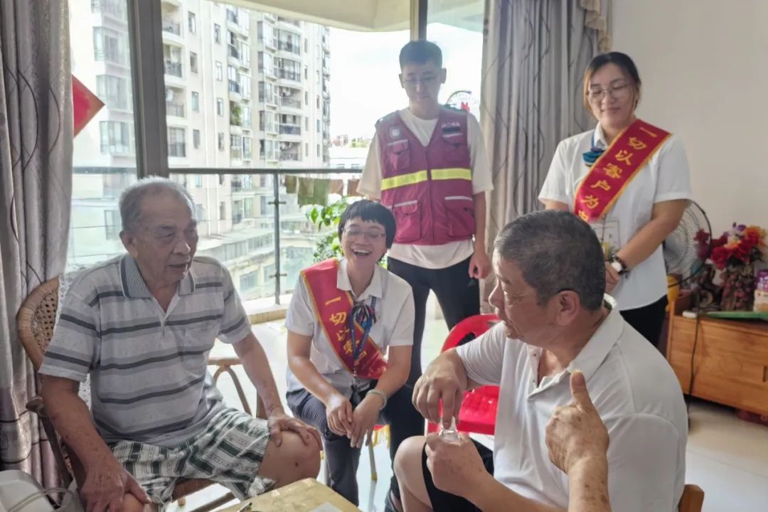 【党建引领 冲刺千亿强区(158)】走近“两优一先”——陈白沙中学教师黄钊革、组工干部周婷、江门康…_澎湃号·政务_澎湃新闻-The Paper