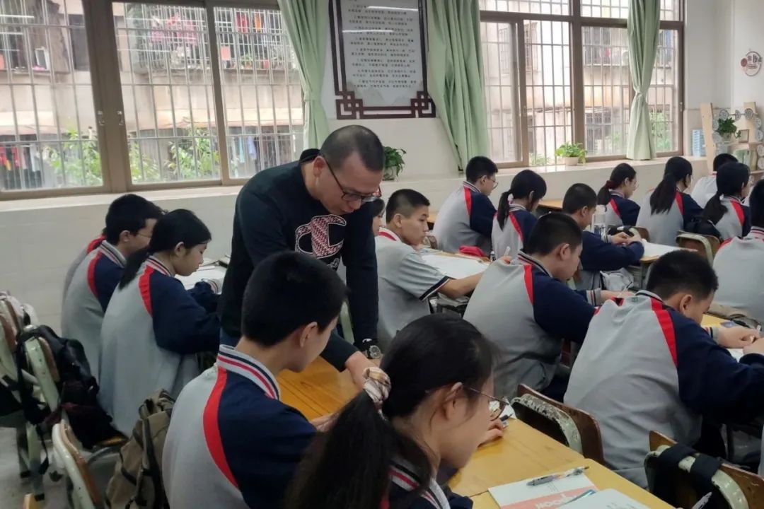 【党建引领 冲刺千亿强区(158)】走近“两优一先”——陈白沙中学教师黄钊革、组工干部周婷、江门康…_澎湃号·政务_澎湃新闻-The Paper