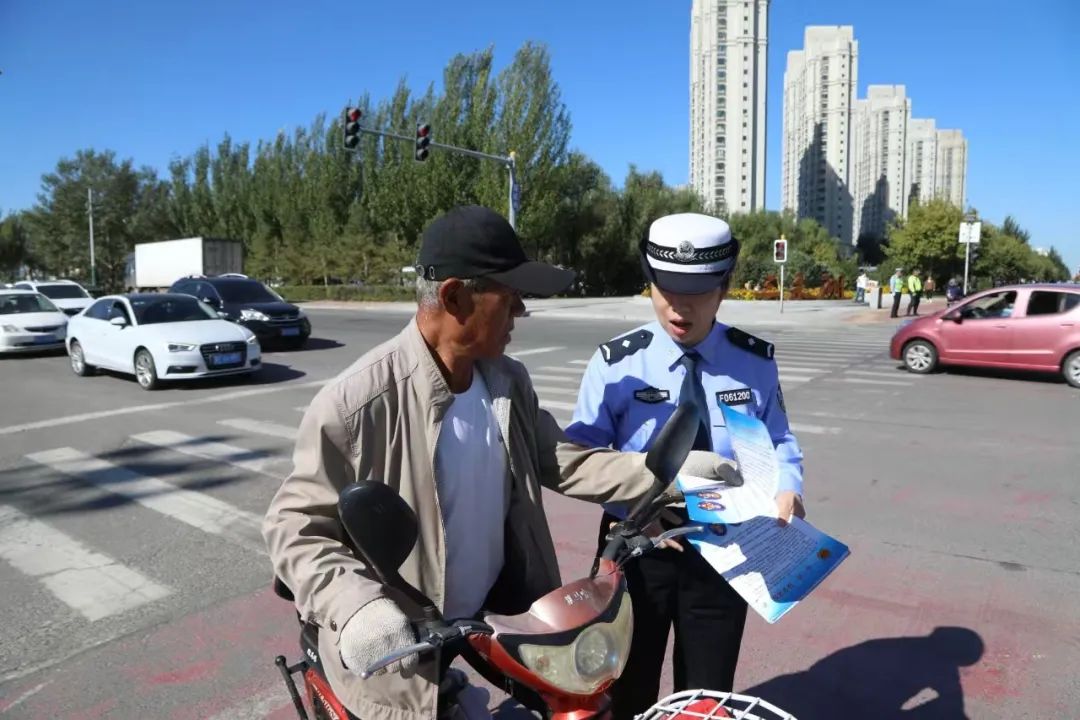 中秋我在岗丨大庆交警全力守护中秋节期间道路交通安全环境和谐稳定