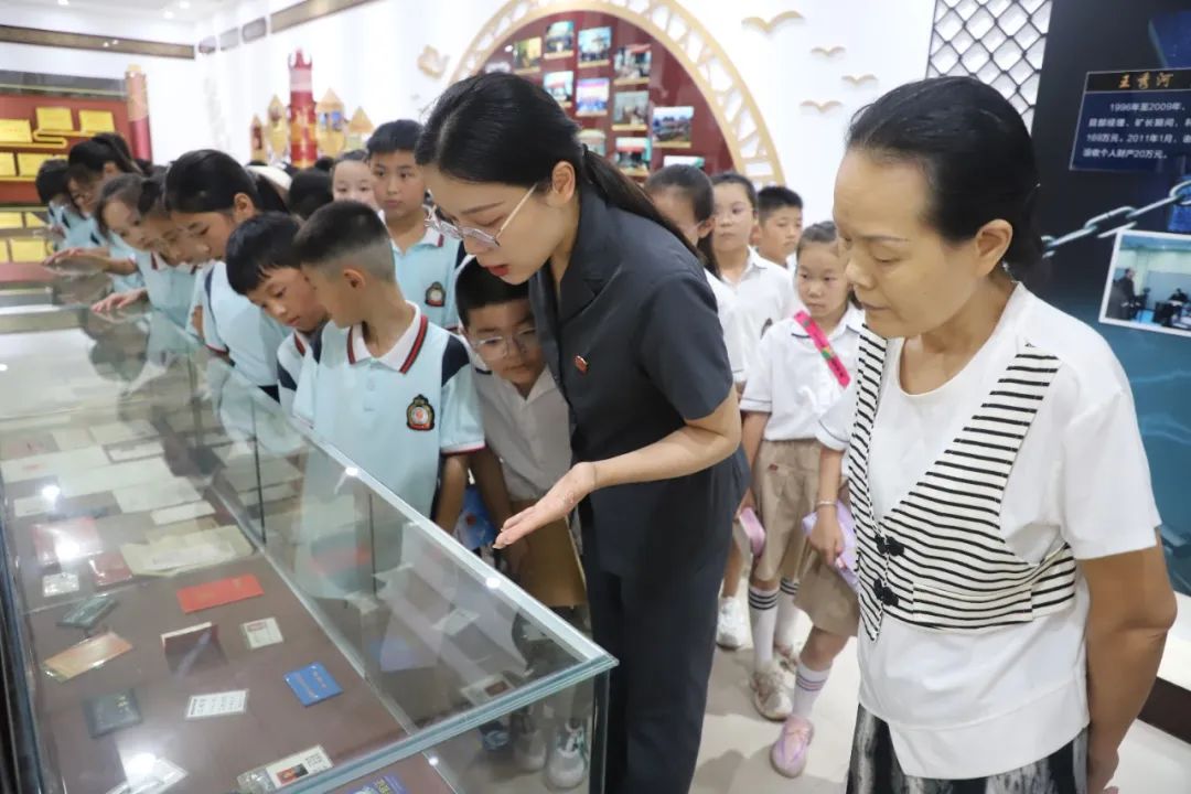 科技馆 共筑童心科学梦"活动,邀请谢家集区第九小学的师生们共同参加