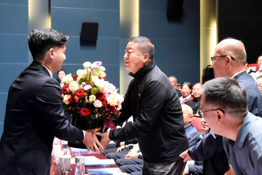 杨元元自传《我的飞行生涯》新书分享会侧记