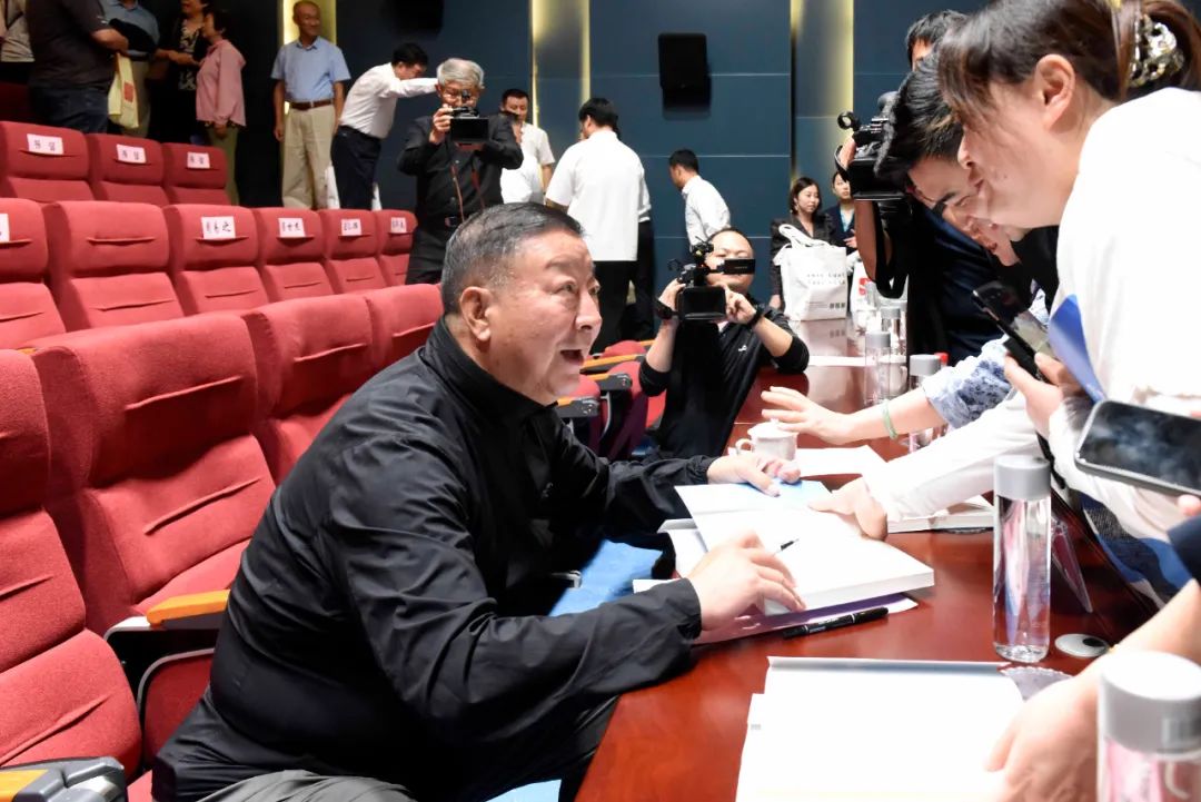 杨元元自传《我的飞行生涯》新书分享会侧记