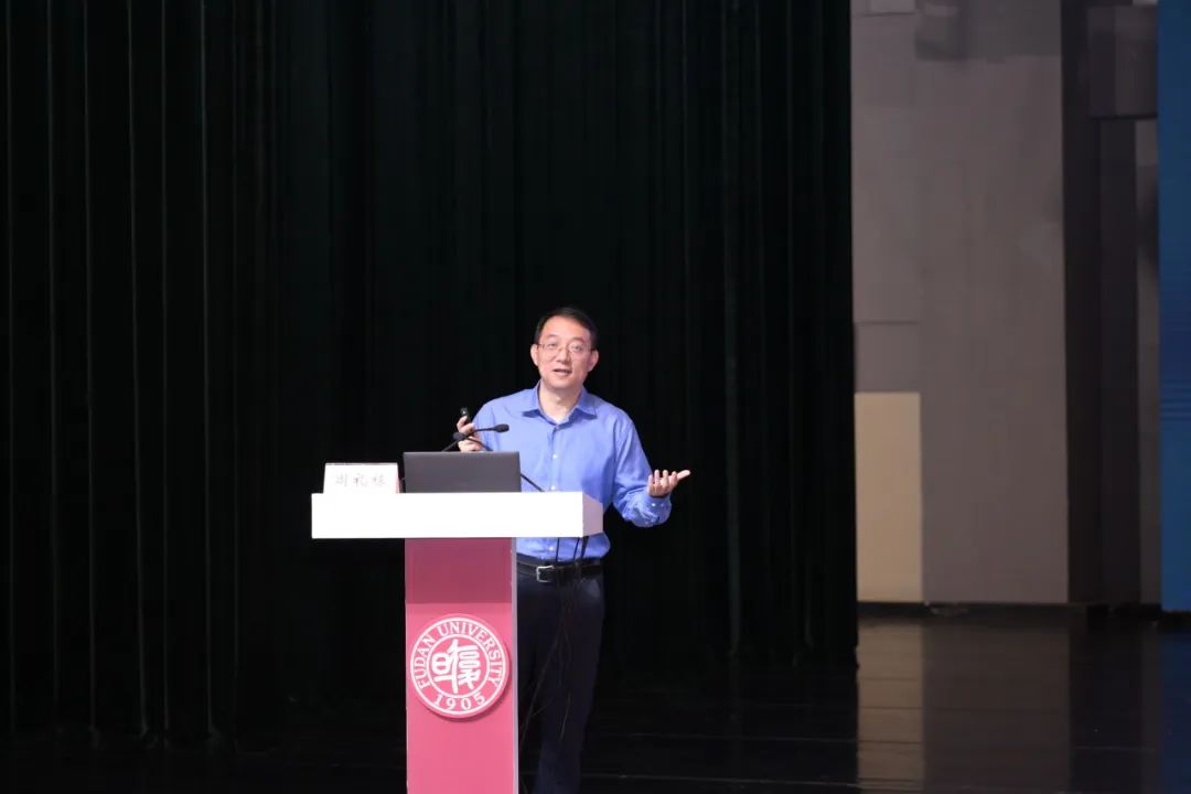 “你希望成为怎样的人才?”微软副总裁周礼栋给本科生上课出了一道题