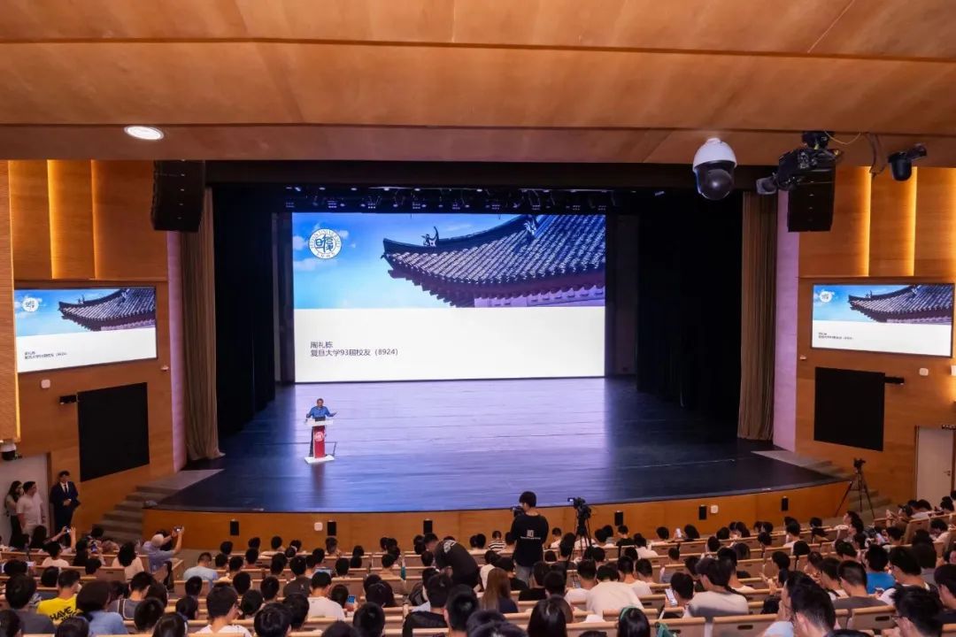 “你希望成为怎样的人才?”微软副总裁周礼栋给本科生上课出了一道题