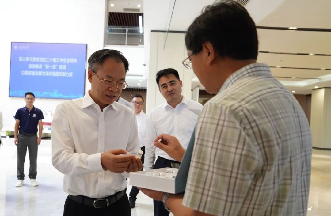 上海市委常委,临港新片区党工委书记,管委会主任陈金山一行来校调研