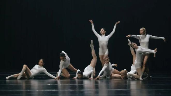 身体的咆哮打破了原本习以为常的惯性,人生秩序在这条惯性轨道上终于