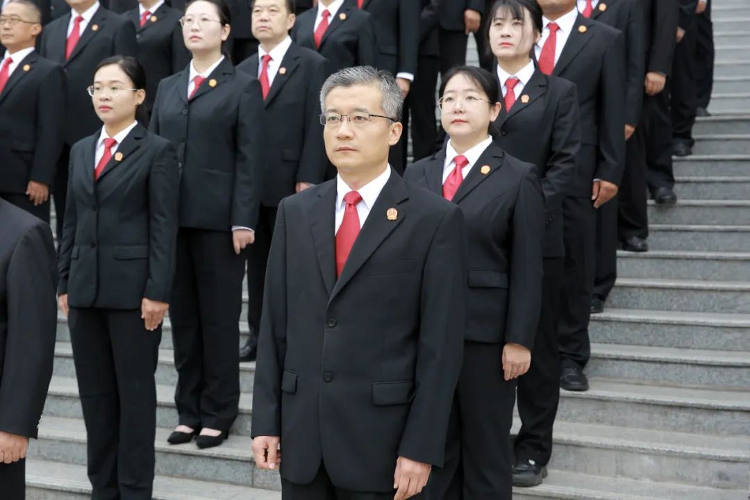 红旗飘扬庆华诞 法徽熠熠照忠诚 宁阳县法院举行"迎国庆•升国旗"