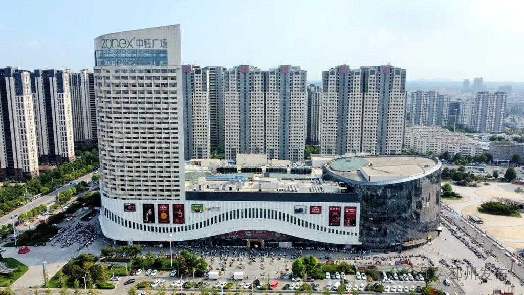 在此背景下,中钰购物中心,宝龙广场等商圈经济在邳州日渐崛起,这种集