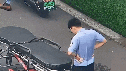 担架救人怎么使用救人过程中，25岁民警突发心梗倒地……_https://www.jmylbn.com_新闻资讯_第3张
