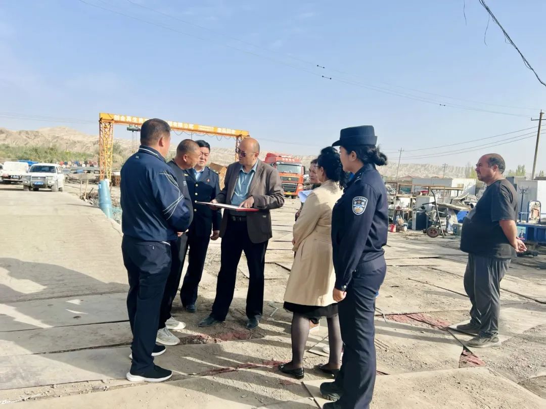 联动执法 排查安全风险隐患10月11日,托克逊县公安局食药环侦查大队