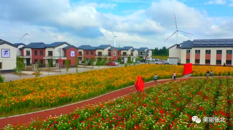 戴上无菌帽,口罩,鞋套,穿上白大褂,孙贵英走进加工车间,开始了一天的