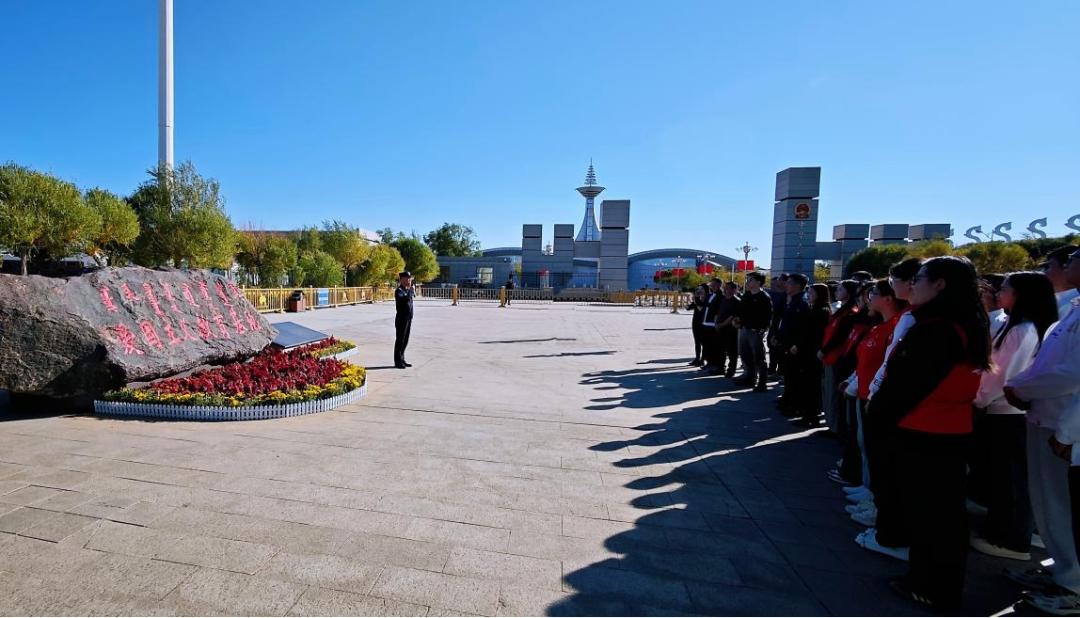 前往h986额济纳海关参观一星级全国青年文明号集体,在国门爱国主义教