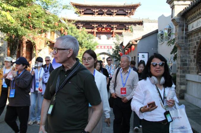 不远万里,只因有你~全球旅行商走进房县西关印象