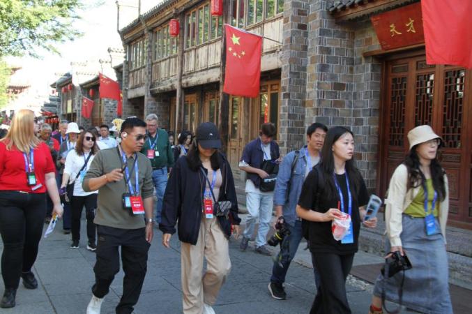 不远万里，只因有你~全球旅行商走进房县西关印象
