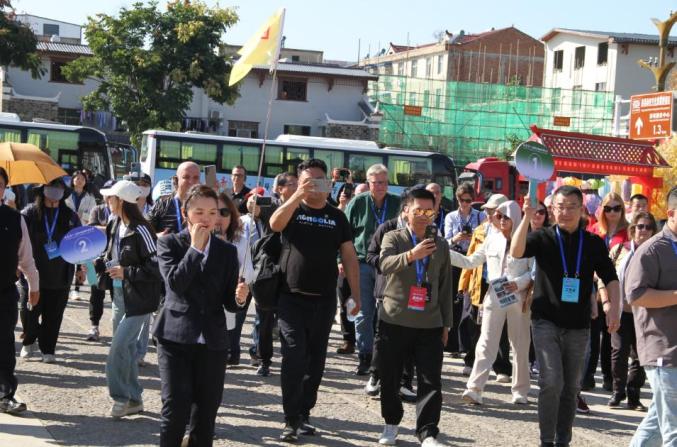 不远万里,只因有你~全球旅行商走进房县西关印象