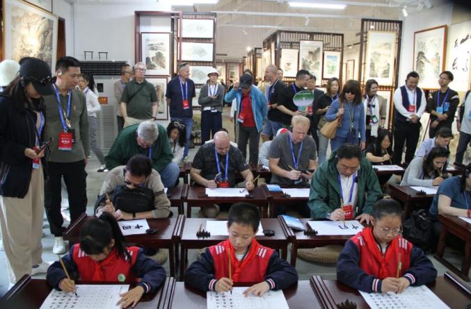 不远万里,只因有你~全球旅行商走进房县西关印象